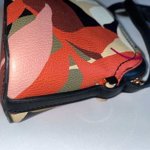 Floral Patterned Shoulder Bag - Picture 5 of 10